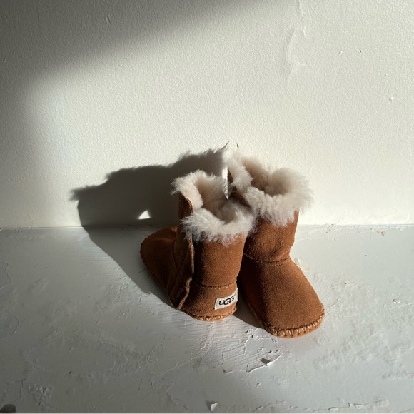 Baby Ugg boots ~ Sherling suede 3-12 months - Picture 2 of 2